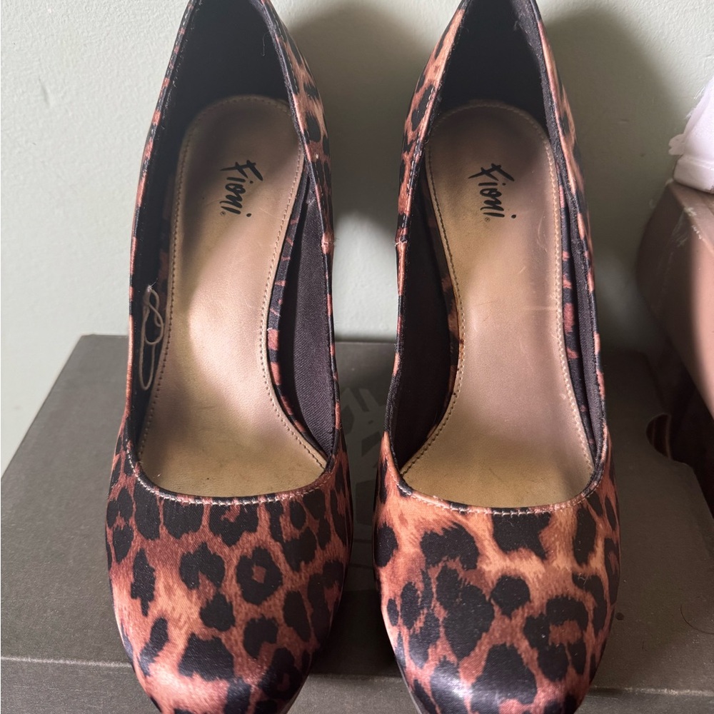 FIONI Clothing Brown and Black Heels Classic Pumps